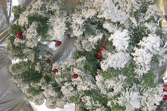 Festone effetto innevato con bacche Rosse mt 2,70